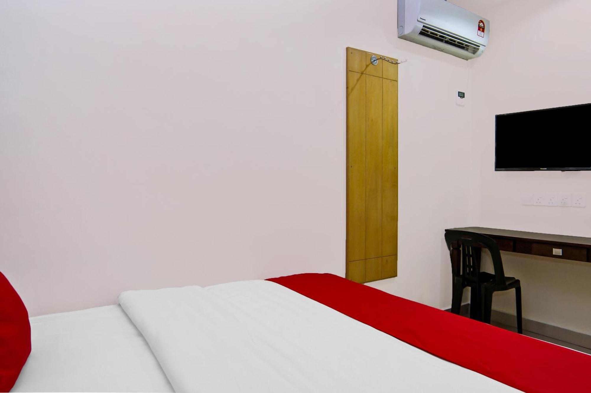 Oyo 44054 Holiday Mansion Inn Sibu Exterior foto